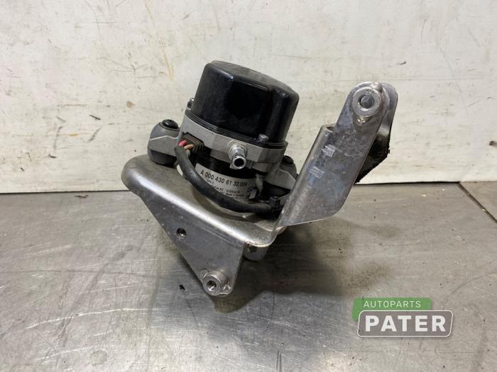 Vacuumpomp Rembekrachtiging van een Mercedes-Benz E Estate (S213) E-300de 2.0 Turbo 16V 2022