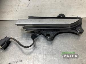 Gebruikte Deurgreep 4Deurs links-achter Tesla Model X 75D Prijs € 89,25 Margeregeling aangeboden door Autoparts Pater