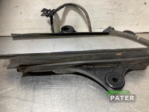 Gebruikte Portiergreep 4Deurs rechts-achter Tesla Model X 75D Prijs € 89,25 Margeregeling aangeboden door Autoparts Pater