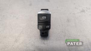 Gebruikte Handrem schakelaar Renault Kadjar (RFEH) 1.5 dCi DPF Prijs € 10,50 Margeregeling aangeboden door Autoparts Pater