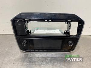 Gebruikte Radio Volkswagen Up! (121) 1.0 12V 75 Prijs € 131,25 Margeregeling aangeboden door Autoparts Pater
