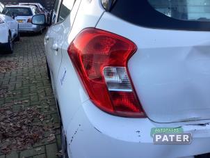 Gebruikte Achterlicht links Opel Karl 1.0 12V Prijs € 131,25 Margeregeling aangeboden door Autoparts Pater