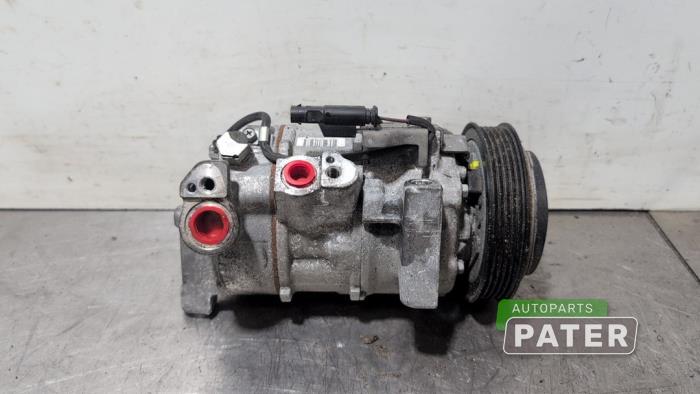 Aircopomp van een Mercedes-Benz CLA Shooting Brake (118.6) 1.3 CLA-200 Turbo 16V 2021