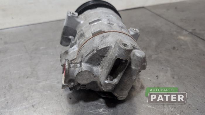 Aircopomp van een Mercedes-Benz CLA Shooting Brake (118.6) 1.3 CLA-200 Turbo 16V 2021