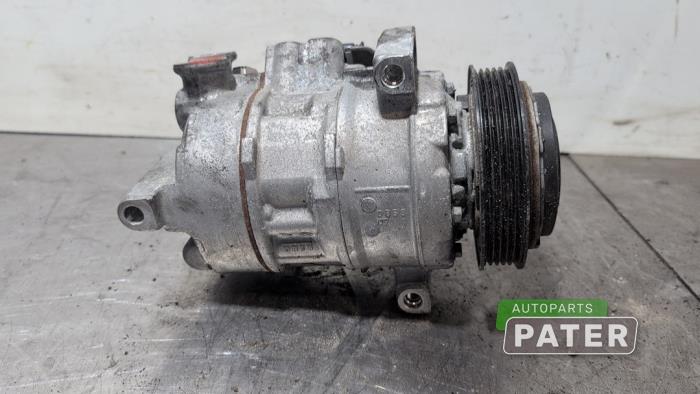 Aircopomp van een Mercedes-Benz CLA Shooting Brake (118.6) 1.3 CLA-200 Turbo 16V 2021