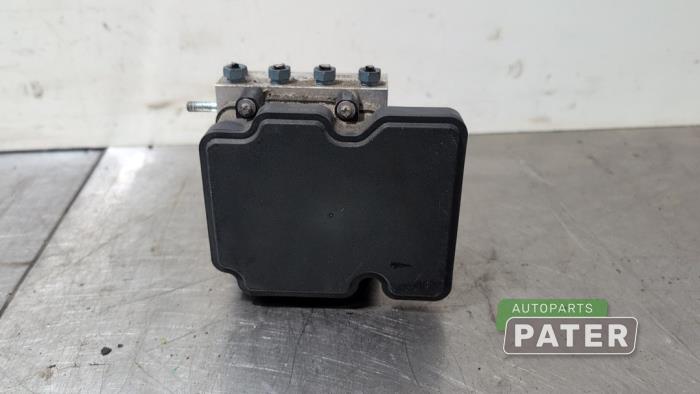 ABS Pomp van een Mercedes-Benz Vito (447.6) 1.6 109 CDI 16V 2015