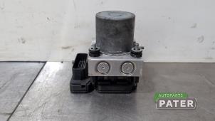ABS Pomp van een Mercedes-Benz Vito (447.6) 1.6 109 CDI 16V 2015