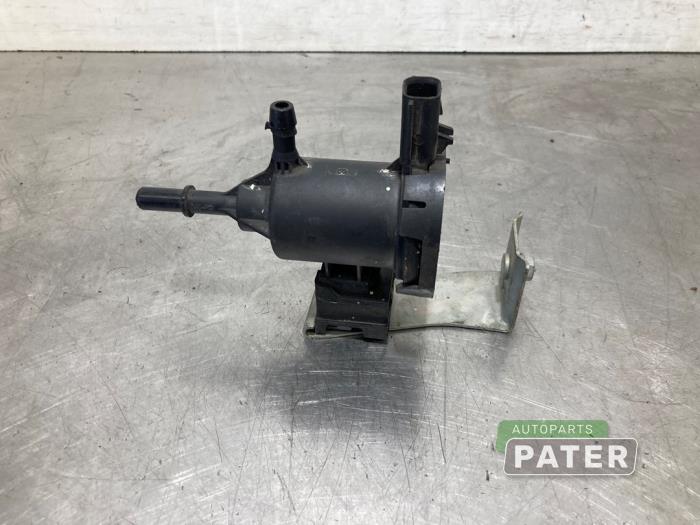 Gebruikte Vacuumpomp Rembekrachtiging Mercedes A (W176) 1.6 A-180 16V Prijs € 15,75 Margeregeling aangeboden door Autoparts Pater