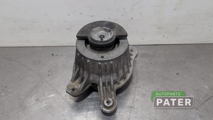 Gebruikte Motorsteun Mercedes C (W205) C-180 1.6 16V Prijs € 15,75 Margeregeling aangeboden door Autoparts Pater