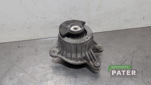 Gebruikte Motorrubber Mercedes C (W205) C-180 1.6 16V Prijs € 21,00 Margeregeling aangeboden door Autoparts Pater