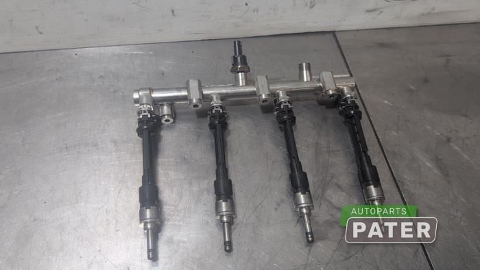 Gebruikte Injector brug Mercedes CLA (118.3) 1.3 CLA-180 Turbo 16V Prijs € 94,50 Margeregeling aangeboden door Autoparts Pater
