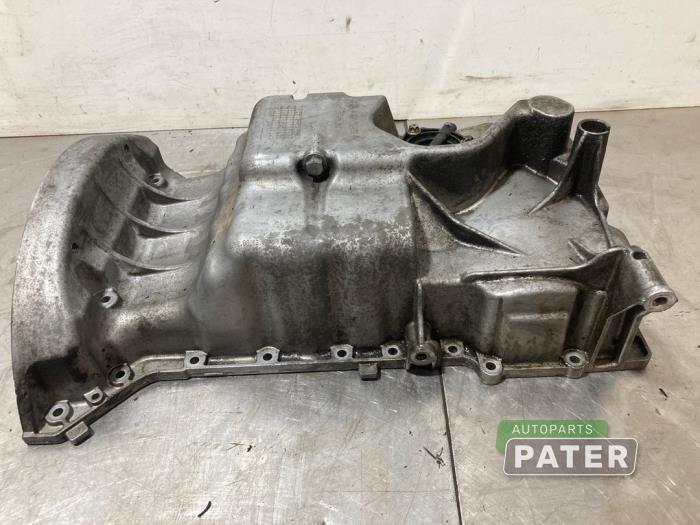 Carterpan van een Mercedes-Benz A (W176) 1.6 A-180 16V 2014