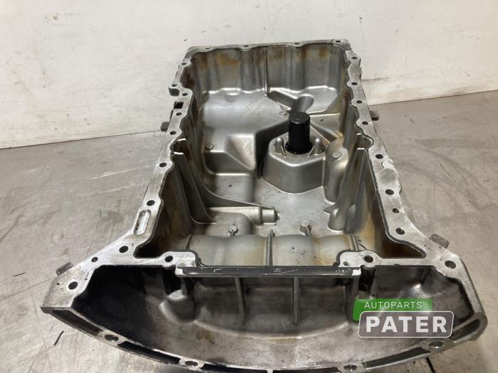 Carterpan van een Mercedes-Benz A (W176) 1.6 A-180 16V 2014