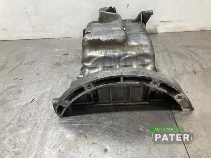 Carterpan van een Mercedes-Benz A (W176) 1.6 A-180 16V 2014