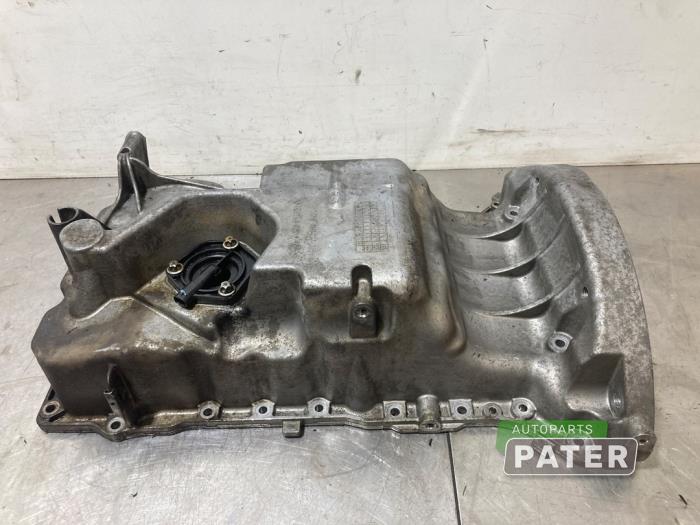 Carterpan van een Mercedes-Benz A (W176) 1.6 A-180 16V 2014