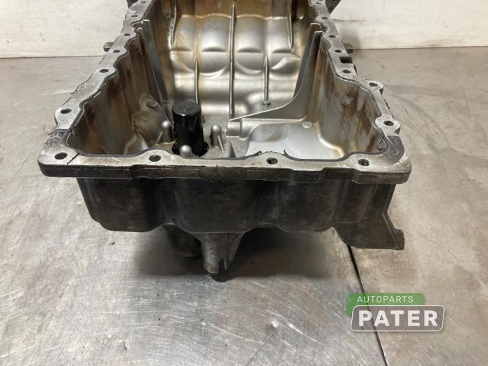 Carterpan van een Mercedes-Benz A (W176) 1.6 A-180 16V 2014