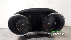 Gebruikte Kilometerteller KM Mercedes C (W205) C-180 1.6 16V Prijs € 157,50 Margeregeling aangeboden door Autoparts Pater