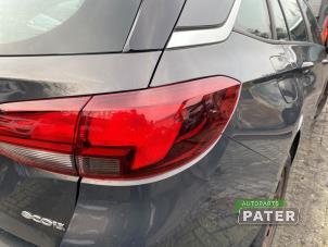 Gebruikte Achterlicht rechts Opel Astra K Sports Tourer 1.0 Turbo 12V Prijs € 183,75 Margeregeling aangeboden door Autoparts Pater