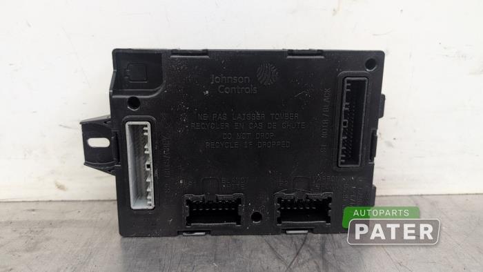 Gebruikte Computer Body Control Renault Captur I (2R) 0.9 Energy TCE 12V Prijs € 52,50 Margeregeling aangeboden door Autoparts Pater