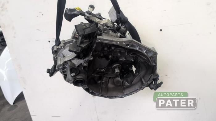 Gebruikte Versnellingsbak Opel Crossland (X) 1.2 12V Prijs € 630,00 Margeregeling aangeboden door Autoparts Pater