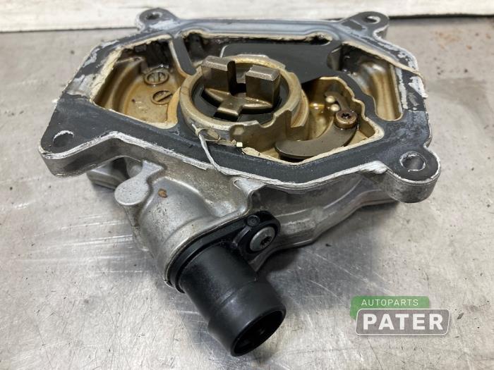Gebruikte Vacuumpomp (Benzine) Mercedes C (W205) C-180 1.6 16V Prijs € 42,00 Margeregeling aangeboden door Autoparts Pater