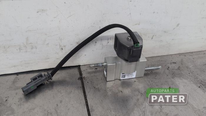 Gebruikte Airco expansieklep Peugeot 208 II (UB/UH/UP) e-208 50 kWh Prijs € 21,00 Margeregeling aangeboden door Autoparts Pater