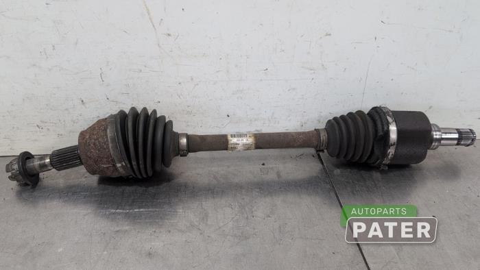 Gebruikte Aandrijfas links-voor Ford Focus 3 Wagon 1.0 Ti-VCT EcoBoost 12V 125 Prijs € 47,25 Margeregeling aangeboden door Autoparts Pater
