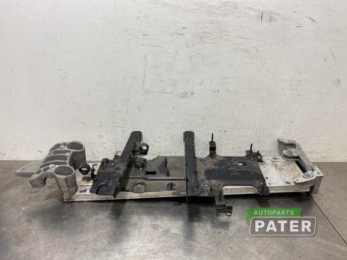 Gebruikte Voortrein Bint Peugeot 2008 (UD/UK/UR/US/UX) e-2008 50 kWh Prijs € 78,75 Margeregeling aangeboden door Autoparts Pater