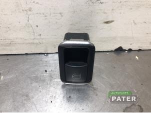 Gebruikte Raam schakelaar elektrisch Mercedes C (W204) 2.2 C-180 CDI 16V BlueEFFICIENCY Prijs € 10,50 Margeregeling aangeboden door Autoparts Pater