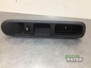 Gebruikte Ruit schakelaar elektrisch Peugeot 3008 I (0U/HU) 1.6 16V THP 150 Prijs € 10,50 Margeregeling aangeboden door Autoparts Pater