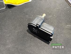 Gebruikte Koplampmotor Volkswagen Polo IV (9N1/2/3) 1.4 16V Prijs € 10,50 Margeregeling aangeboden door Autoparts Pater
