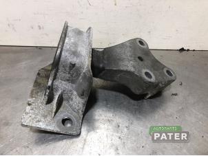 Gebruikte Motorrubber Renault Clio III (BR/CR) 1.2 16V 75 Prijs € 21,00 Margeregeling aangeboden door Autoparts Pater