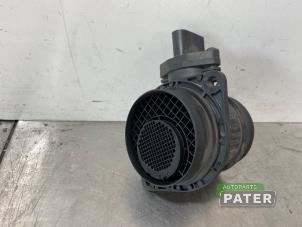 Gebruikte Luchtmassameter Volkswagen Transporter/Caravelle T5 1.9 TDi Prijs € 12,71 Inclusief btw aangeboden door Autoparts Pater