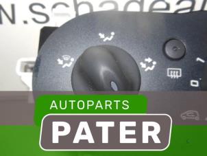 Gebruikte Chaufage Bedieningspaneel Renault Twingo II (CN) 1.2 Prijs € 42,00 Margeregeling aangeboden door Autoparts Pater