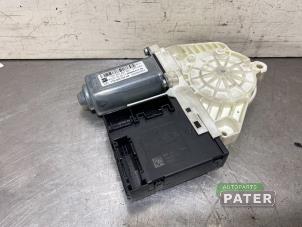 Gebruikte Raammotor Portier Seat Leon (1P1) 1.6 TDI 16V 105 Prijs € 31,50 Margeregeling aangeboden door Autoparts Pater