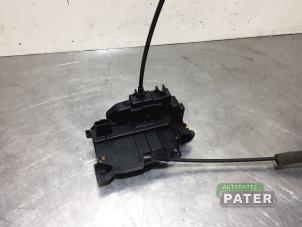 Gebruikte Deurslot Mechaniek 4Deurs links-voor Renault Clio III (BR/CR) 1.5 dCi FAP Prijs € 10,50 Margeregeling aangeboden door Autoparts Pater