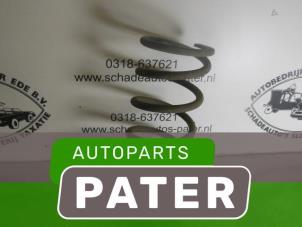 Gebruikte Schroefveer achter Toyota Avensis Verso (M20) 2.0 D-4D 16V Prijs € 42,00 Margeregeling aangeboden door Autoparts Pater