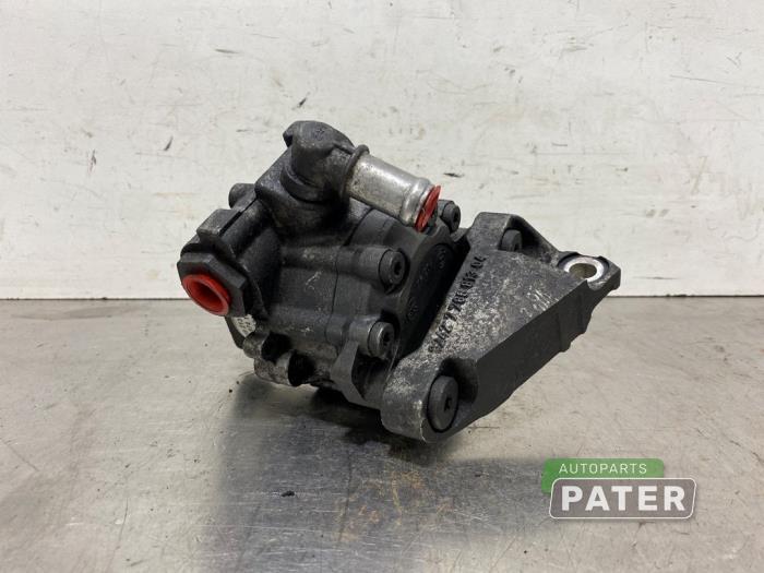 Gebruikte Pomp Servo BMW 7 serie (E65/E66/E67) 740d V8 32V Prijs € 52,50 Margeregeling aangeboden door Autoparts Pater