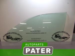 Gebruikte Portierruit 4Deurs links-voor Mitsubishi Outlander (GF/GG) 2.0 16V PHEV 4x4 Prijs € 78,75 Margeregeling aangeboden door Autoparts Pater
