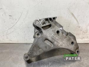 Gebruikte Motorsteun Volkswagen Caddy III (2KA,2KH,2CA,2CH) 2.0 TDI 16V Prijs € 63,53 Inclusief btw aangeboden door Autoparts Pater