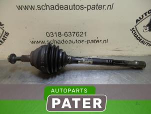Gebruikte Aandrijfas links-voor Volkswagen Caddy III (2KA,2KH,2CA,2CH) 2.0 TDI 16V Prijs € 44,47 Inclusief btw aangeboden door Autoparts Pater