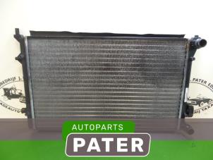 Gebruikte Radiateur Volkswagen Caddy III (2KA,2KH,2CA,2CH) 2.0 SDI Prijs € 78,75 Margeregeling aangeboden door Autoparts Pater