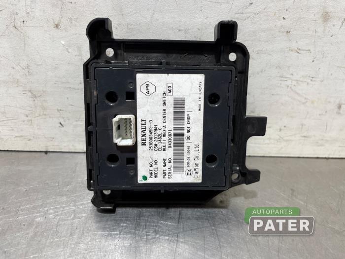 Regelunit Multi Media van een Renault Megane III Berline (BZ) 1.5 dCi 110 2012