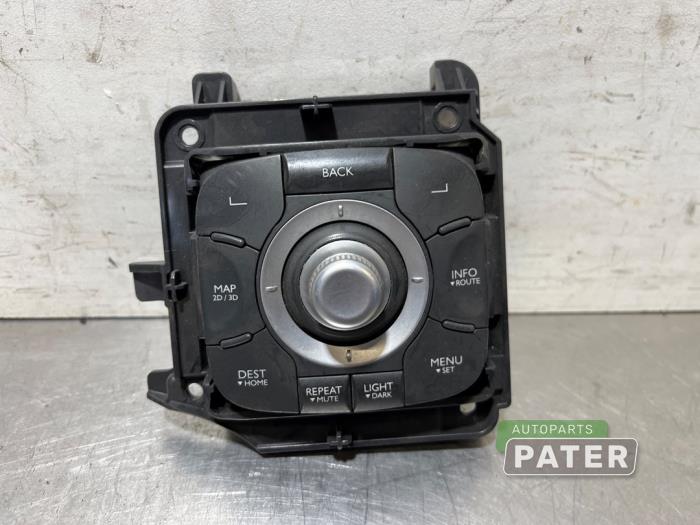 Regelunit Multi Media van een Renault Megane III Berline (BZ) 1.5 dCi 110 2012
