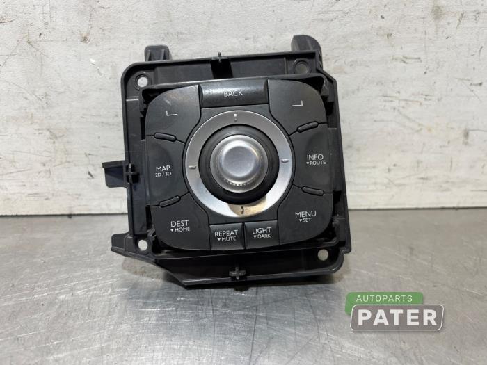 Regelunit Multi Media van een Renault Megane III Berline (BZ) 1.5 dCi 110 2012