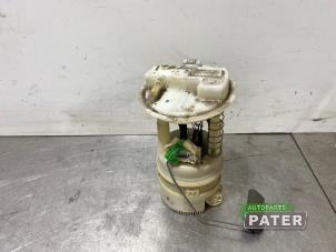 Gebruikte Benzinepomp Renault Clio III (BR/CR) 1.2 16V 75 Prijs € 21,00 Margeregeling aangeboden door Autoparts Pater