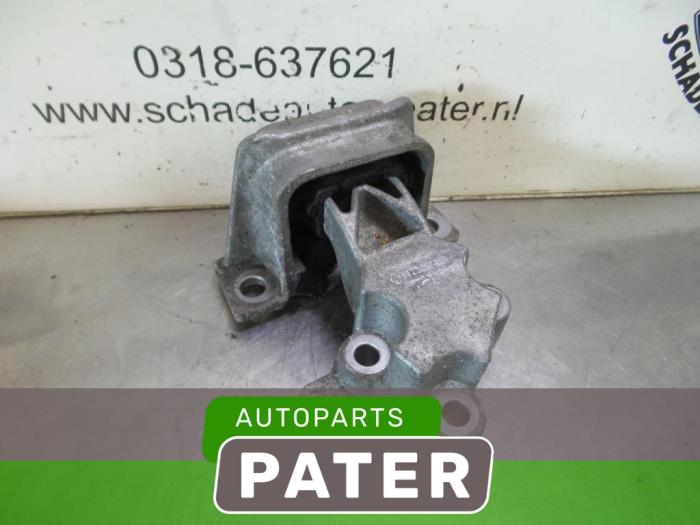 Gebruikte Motorsteun Renault Twingo II (CN) 1.2 16V Prijs € 21,00 Margeregeling aangeboden door Autoparts Pater
