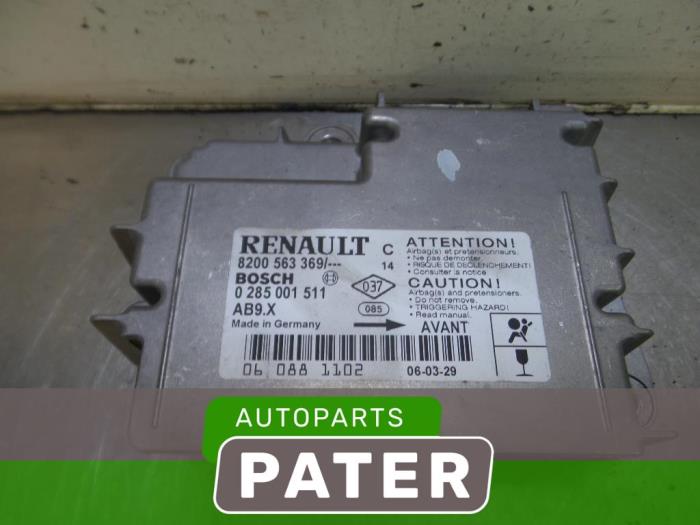 Airbag Module van een Renault Clio III (BR/CR) 1.5 dCi 70 2006