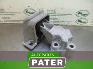 Gebruikte Motorsteun Renault Twingo II (CN) 1.2 16V Prijs € 52,50 Margeregeling aangeboden door Autoparts Pater