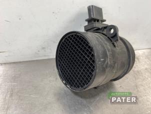 Gebruikte Luchtmassameter Volkswagen Transporter T5 1.9 TDi Prijs € 12,71 Inclusief btw aangeboden door Autoparts Pater